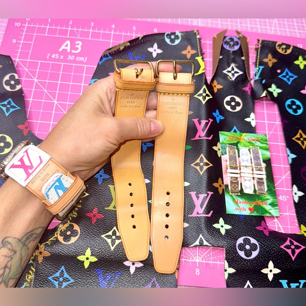 💝 Louis Vuitton Murakami Pink and Blue Apple Watch band handmade - Picture 12 of 16